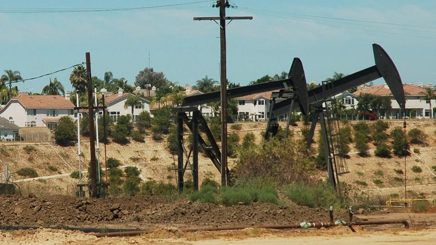 Urban oil drilling in Los Angeles